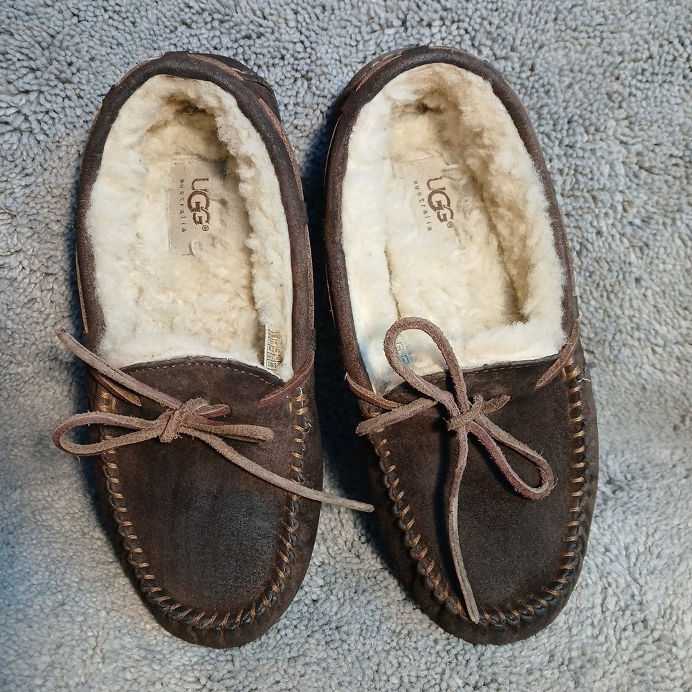 UGG Dakota Brown Espresso Suede Sheepskin Moccasin Slippers‎ Size US 6